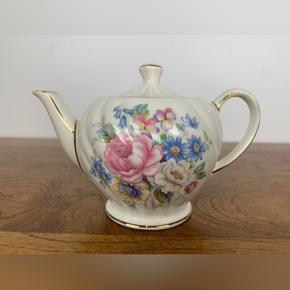 Sadler Teapot Single Tea for One Pink Blue White Flowers Made in England Vintage